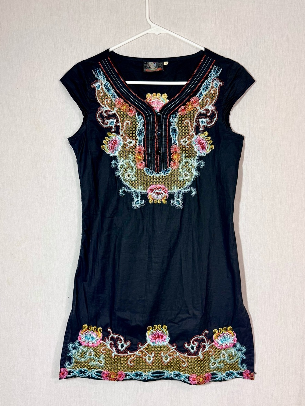Gulagi Size 4 Embroidered Black Cap-Sleeve Tunic shirt dress